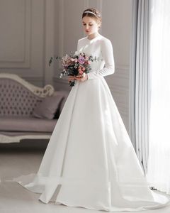 Elegant A-Line Bröllopsklänning 2021 Glamorös O-Neck Långärmad Bride Klänningar Enkel Satin Muslim Bröllopklänningar Robe de Mariée