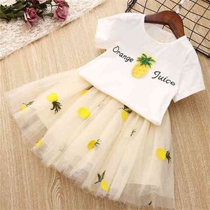 Sommarflickor kläder sätter söt koreansk t-shirt + stava garn ananas broderi kjol 2pcs prinsessa barn barn kläder 210625