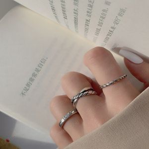 3-teiliges Mode-Ring-Set mit geometrischem Twist, minimalistischer Schmuck, kreisförmige goldene Ringe aus Metall für Frauen, Street Dance-Zubehör