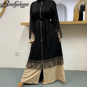 Casual klänningar 2021 modemodell Kaftan i Dubai Arabiska spetsdesigner Islamiska kalkon Kvinnliga kläder Elegant Indonesia Muslim Abaya