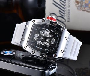 2024 Nuovo stile Diamond Watch Top Brand Luxury Watch Womens Quartz Automatic Orologi Male Clock