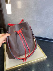 Роскошные дизайнеры женские ведра сумки на плечо с холстом ткань Crossbody сумка натуральные кожаные сумки регулируемые ремня новая мода сумки симметричный цветок # 52