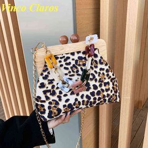 Shoppingväskor Leopard Suede Designer Handväskor Högkvalitativa Purses Luxury Shoulder Cross Body Bag Bolsas Girls Fashion Wooden Buckle Clutch220307