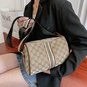 Kadınlar için Günlük Bagclassic Crossbody Çanta Geniş Kayış Varil Omuz Çantaları Rahat Yüksek Kalite Tote Çanta Kadın Tuval Büyük Satchel