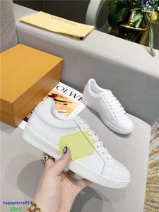 Y19A Senaste Real Leather Women's and Men Sneakers Trainers Skor Högkvalitativ Mode Casual Flat Racing