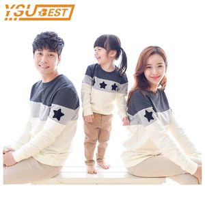 Family Look Fashion Mother Father Baby Cotton Mommy and Me Clothes Clothing Embroidery Star Matching Outfits 210429