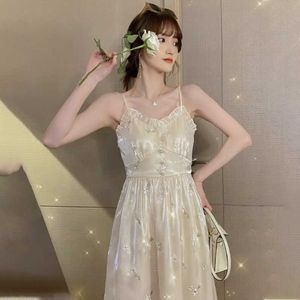 ヴィンテージフリルストラップドレスフランスの花の女性デザイナービーチ韓国パーティーセクシーな服の夏のサンドレス210604