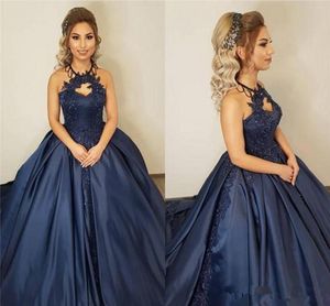 Blue Gorgeous Navy Plus Size Ball Gown Quinceanera Dresses Spets Applique Sweet 15 Halter Neck Backless Sweep Train Formella kändisklänningar Pageant Prom Dress S