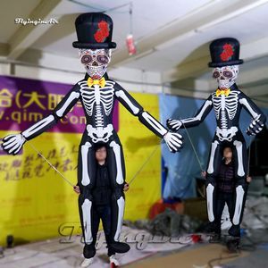 Costume da burattino fantasma di scheletro di zombie gonfiabile personalizzato da 3,5 m Costume da uomo con teschio di esplosione a piedi con cappello per lo spettacolo di eventi di parata di Halloween