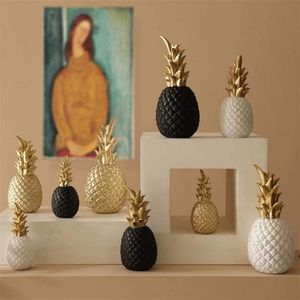 Nordic Ananas Crafts Desktop prydnad Creative frukt Shape Living Room Decor Golden Wedding Gift inrednings Tillbehör 210.811