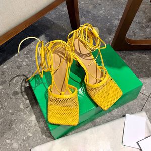 最高品質のファッション高級女性のサンダル夏の屋外レディースハイヒールの靴デザイナーレースアップパーティーサンダルグリーンイエローシルバーレッドブラックサイズ35-41