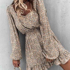 夏と秋のファッションの女性のミニドレス、正方形の襟と伸縮性のあるウエストのフリルプリント甘いスタイルのヘッジドレス210915