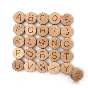 Hölzerne Alphabet-Perlen Kaubare Sicherer Buchstaben-Zähne 15mm Unfertige Buche Runder Holz Chip DIY Kinderkrankheiten Zubehör für Handwerk Schmuckherstellung