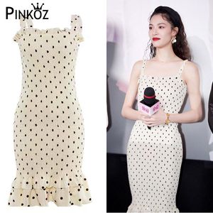 Celebrity Designer Style Dot Slim Bodycom Sommarklänning Ruffles Elastic Spaghetti Strap Party Vestido Franska 210421