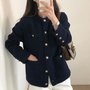 Maglieria da donna T-shirt Corea del Sud Chic Ripristino di antichi modi Colletto tondo Bottoni di perle pesanti Molte tasche di cardigan lavorato a maglia sciolto Sudore