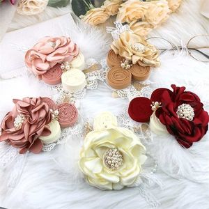 10 PCS / LOTE Diadema de encaje de flores de plumas con bandas de pelo de nudo de perla Seda Baby Headwear Boutique Accesorios para el cabello 211023