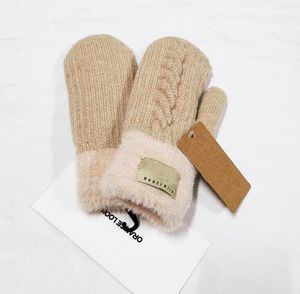 Wholesale Fashion Women Gloves for Winter and Autumn Cashmere Mittens Glove with Lovely Fur Ball Outdoor sport warm Winters Glovess 21