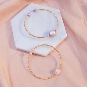 Bangle smycken gyllene färg metalltråd helt enkelt designa sötvatten naturliga pärlor charm för flicka