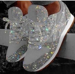 2023 Kvinnors paljetterade glitter-sneakers, avslappnade snörskor, glittrande, platta och avslappnade skor för kvinnliga sneakers skakar kvinnor y0907