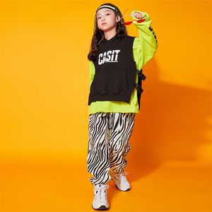 3 pcs Hiphop Terno para meninas adolescentes e meninos Moda Kids Sports Sports Teenage Streetwear Loose Colheita Tops + Coletes + Calças de Leopardo 210622