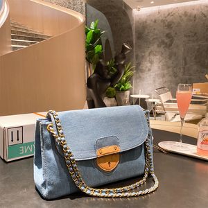 Luxurys Designers Stray Bag Retro Serie Kvinna Handväska 2021 Mode Style All-Match Denim Crossbody Tassel Axel Väskor Partihandel