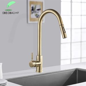 SHBSHAIMY NICKLE Złote baterie kuchenne ze stali nierdzewnej Pull Down Stream Opryskiwacz Deck Mount Water Sink Taps Czarny Szczotkowane 211108