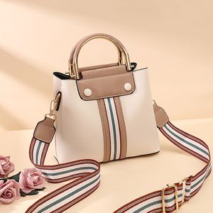 Hurtownia Hurtownie Lato Nowa torba na rękę Torba Torba na ramię Trójwaków Koreański Casual Crossbody Package