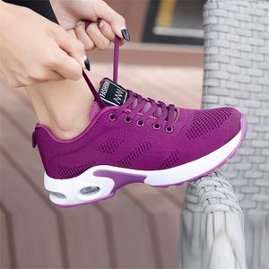 2021 Kvinnor Sock Skor Designer Sneakers Race Runner Trainer Tjej Svart Rosa Vit Utomhus Casual Sko Toppkvalitet W85