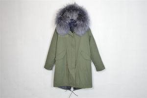 Ultimo parka lungo in pelliccia sintetica da donna con fodera in vera pelliccia di visone grigio da donna. Cappotto invernale da uomo elegante