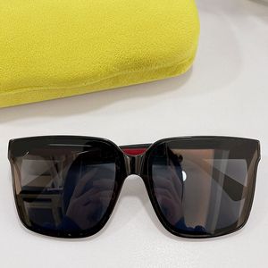 Occhiali da sole da donna 0936S moda occhiali da sole classici da shopping quadrati mens strisce rosse e verdi aste lettere dorate occhiali da vacanza per il tempo libero UV400 con scatola