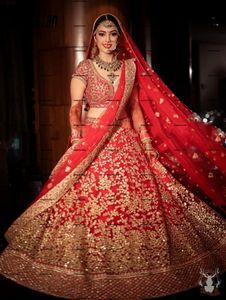 Atemberaubende Vestido Saree Indische Brautkleider mit Goldapplikationen Perlen Arabisch Dubai Brautkleider Robe De Soir￩e De Mariage