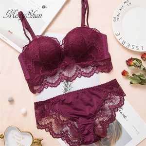 Comfortable Gathering Sexy Underwear Suit push up bra Ring-free lace edge massage palm cup bra+set lingerie femme 75C 80C 85C 211104