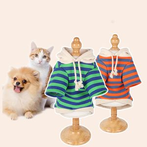 犬のアパレルペットの服秋/冬の縞模様のセーターファッションカジュアルドッグス猫のセーターフード付き