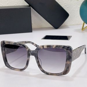 Mens ou Womens Luxury Cat-Eye Sunglasses 4452B Moda Homens e mulheres Wild Wide Férias Ao Ar Livre Templos com Grandes Cartas de Metal Anti UV400 Designer Top Quality