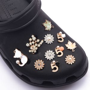 Partihandel skor kristall pärla charms designer sko dekoration rhinestones blomma för sko prydnad kvinnor gåvor