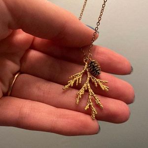 Pendant Necklaces Retro Branches Pine Cones Modeling Three Colour Banquet Party Necklace Style Leaf Girl Personality