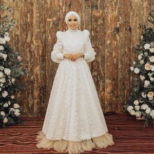 Мусульманские свадебные платья Высокая шея с длинным рукавом линия длина пола Ruched кружева Cunty Garden Court House Bridal Plasss Vestidos de Novia