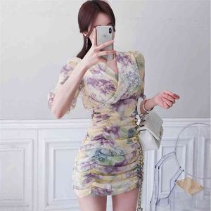 Mini blommig klänning för kvinnor sommar korea kort ärm v nacke polyester drape sexiga damer eleganta tryck klänningar 210602