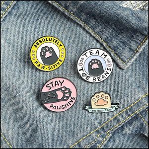 Szpilki Broszki Biżuteria Koty Klub Emalia Pin Cat Badge Kotek Lapel Bag Cute Animal Gift Drop Dostawa VS5A