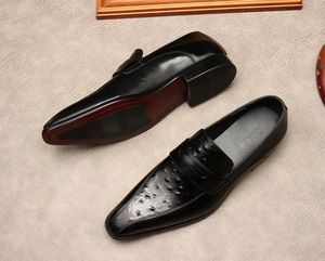 Estilo italiano Oxford Shoes para homens Genuine Leather Suit Slip On Negócios Sapato de Casamento Pontilhado Toe Formal Preto Vestido Sapato Lofers