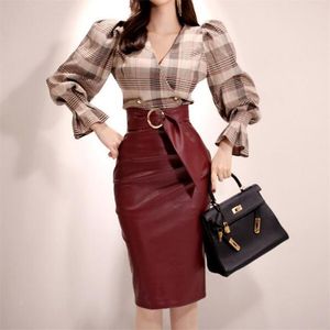 Zweiteiliges Kleid Büro Dame Herbst Mode V-Ausschnitt Langarm Plaid Print Hemd und PU Leder Bleistiftrock Anzüge Frauen Zwei Stücke Sets 210603