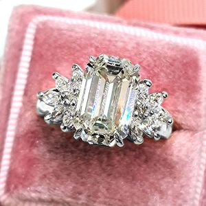 2021 Moda Big Cubic Zirconia Anéis Mulheres Proposta Anel de noivado para namorada de jóias de alta qualidade por atacado