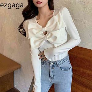 Ezgaga T-Shirts Frauen Bowknot Koreanische Tops V-Ausschnitt Hollow Out Stretch Slim Süße Basis Langarm T-Shirts Elegante Mode Pullover 210430