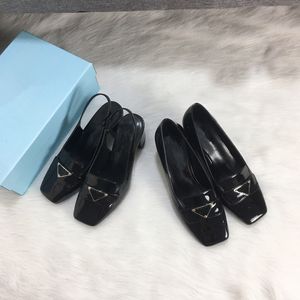 2022 Toppkvalitet Kvinnor Skor Spänne Sandaler Square Toes Designer Heels Bröllop Sandal Festsko med Original Box Högklackat Storlek 35-42