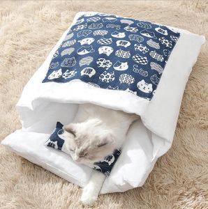 日本の猫のベッドの半閉じた秋と冬のペット寝袋暖かいスリッパ巣のダグキルト
