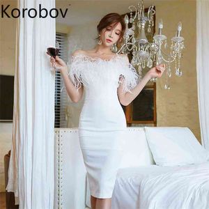 Korobov mode sexig av axelparty natt klänning vintage fjädrar slash neck bodycon klänningar slim vestidos 79604 210430