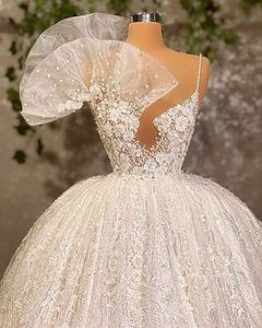 Luxury Arabic Dubai Pearls Ball Gown Wedding Dresses 2022 Beaded Spaghetti Neck Lace Appliqued Vestido de Noiva Bridal Gowns