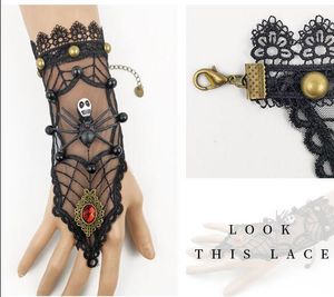Halloween-Totenkopf-Armband aus schwarzer Spitze mit Kristallen