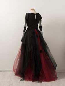 2021 Czarne ciemnoczerwone gotyckie sukienki ślubne V Długie rękawy Cequinowane koronkowe marszczenia Tiul 3d Kwiaty A-line w kolorze ślubnym 276r