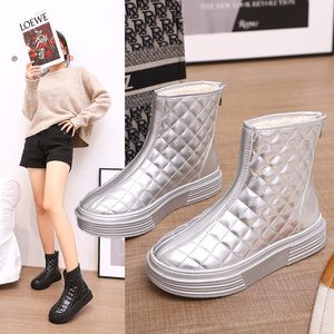 Bling Silver Boots Boots для женской обуви Женщина Новые Теплые плюшевые Снежные Ботинки Плоская Толстая нижняя платформа Зимние Ботинки Plus Размер